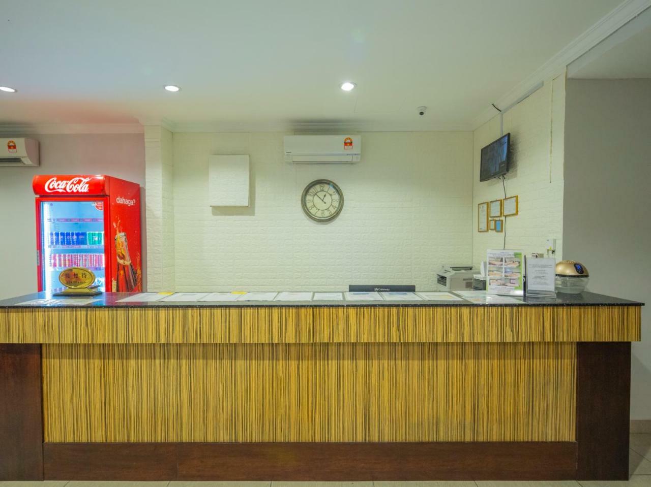 Summer Hotel Kota Kinabalu Buitenkant foto